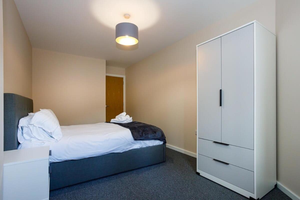 Apartment Fantastic Modern 2 Bedroom Apartment,