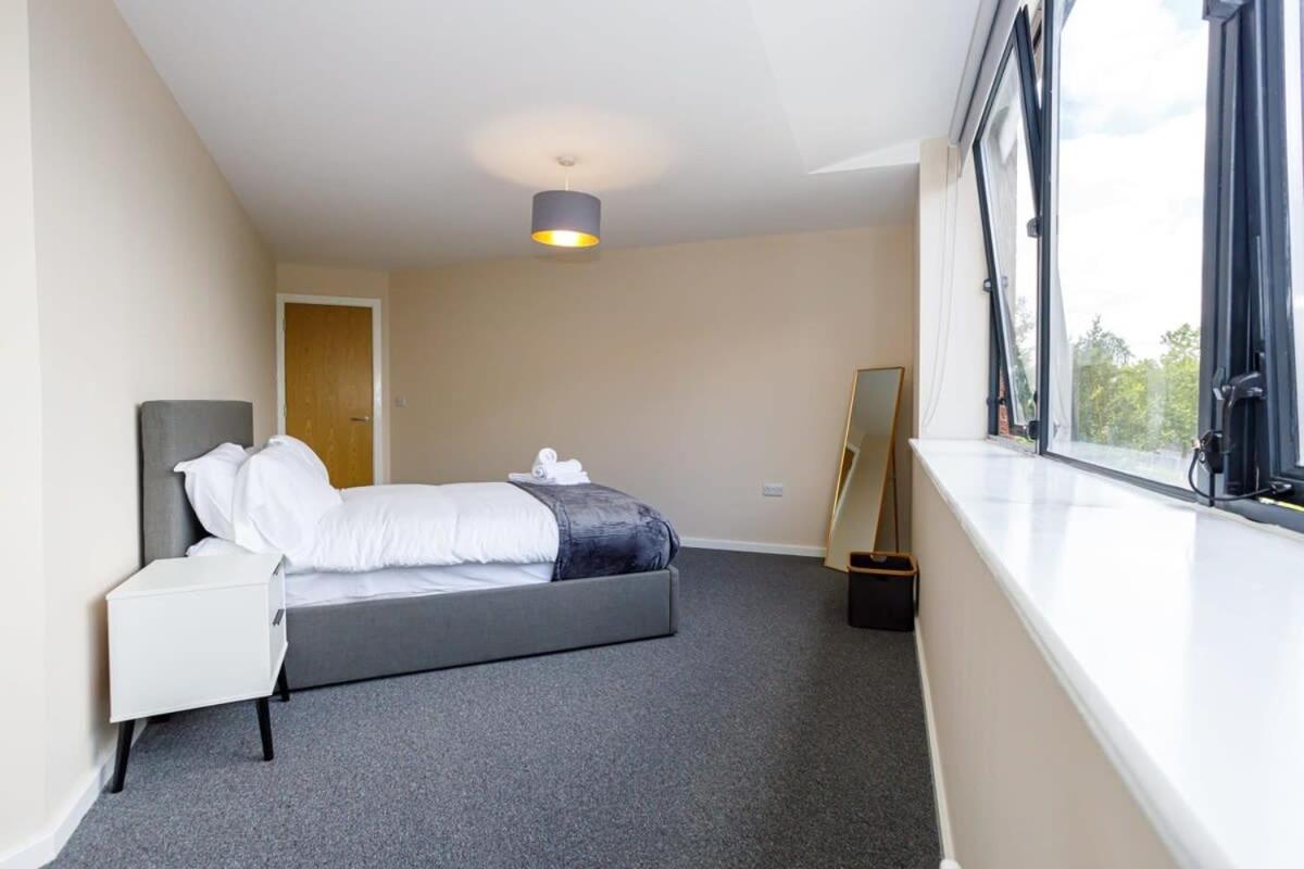 Fantastic Modern 2 Bedroom Apartment, *